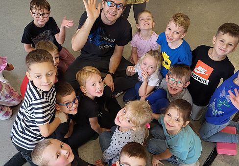 Nauka samoobrony poprzez zabawę